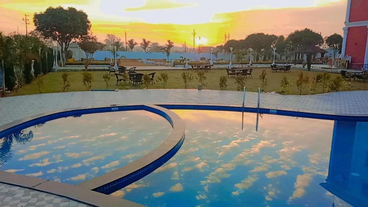 The Kamoda Resort Ambikāpur Екстериор снимка